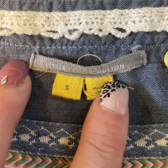 The little yellow button shirts size S - Picture 3 of 3